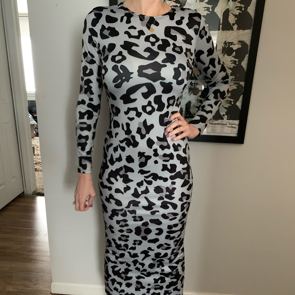 Long Sleeve Grey Leopard Midi Dress M